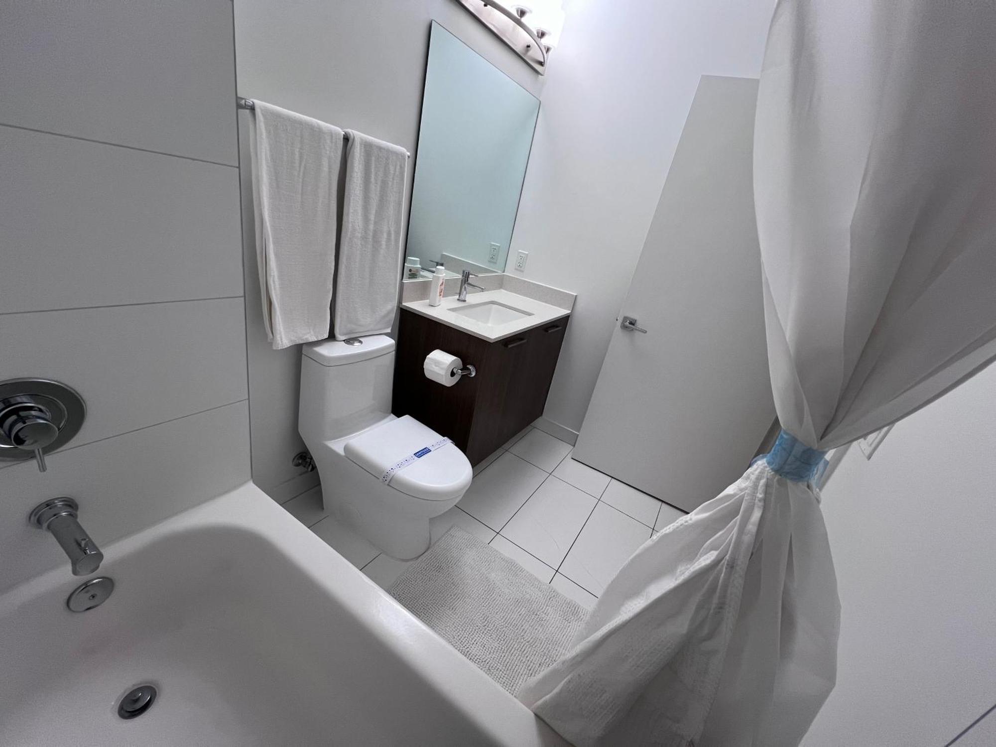 Master Bed Room In Calle Ocho Miami Dış mekan fotoğraf